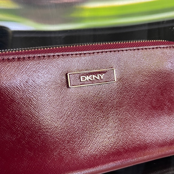 New DKNY Burgundy Saffiano Leather Bryant Park Zip Around Wallet - Picture 12 of 12